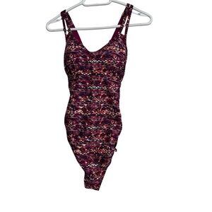 Thyme Maternity One piece Bathing Suit Adjustable straps Underwire Room To Grow